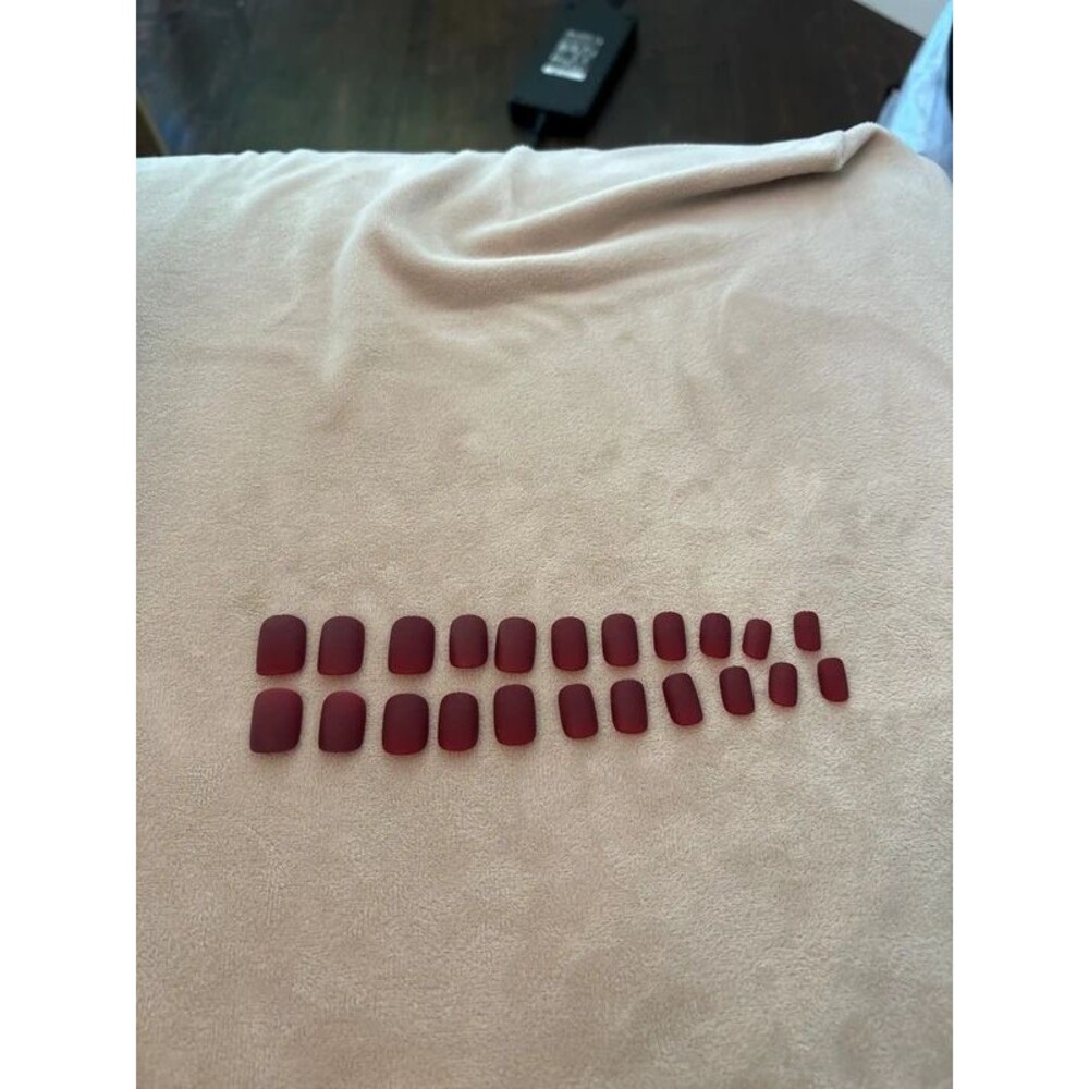 Burgundy nail set short square press ons